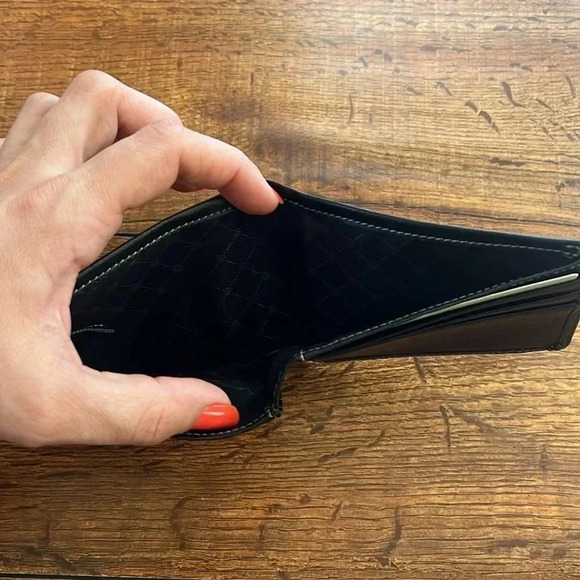 Perry Ellis Men Wallet - Picture 3 of 4